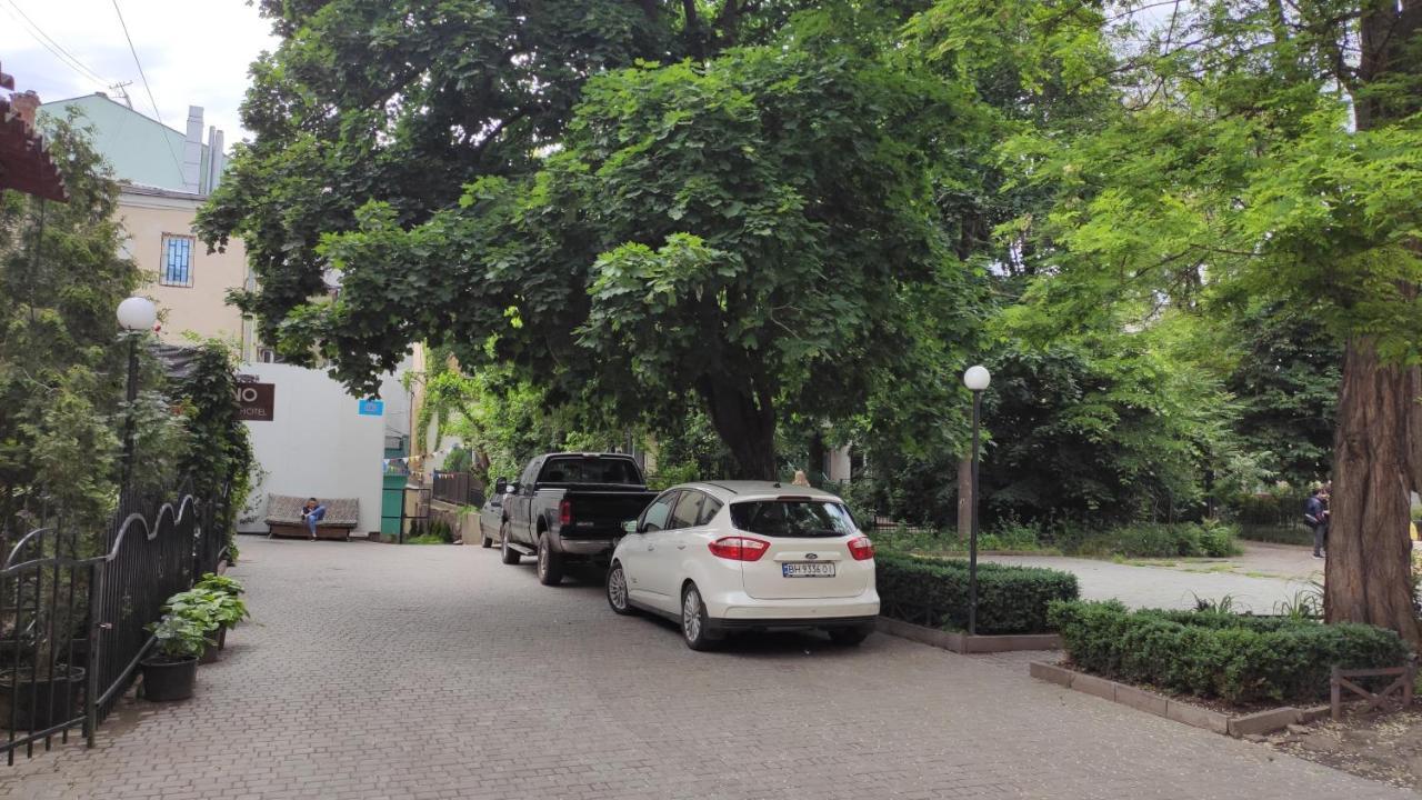 Квартира На Дерибасовcкой Odessa Exterior foto